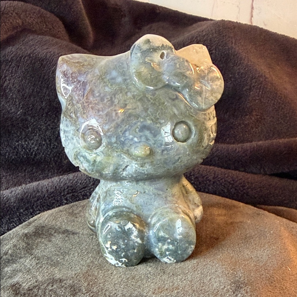 Hello Kitty Collectors Carved Moss Agate Crystal Decoration Large Size 465g